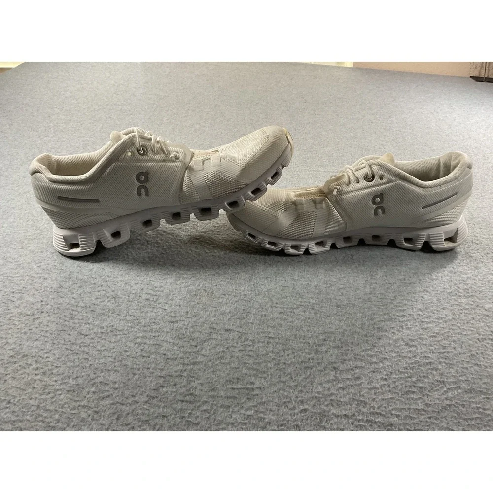 On Cloud 5 Womens Running Shoes White Size 8.5 59.98373 Low Top Sneakers